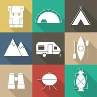 set di icone di campeggio outine di elementi di avventura vettore