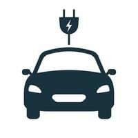 auto elettrica con icona del glifo del veicolo di ecologia della spina. ev trasporto. pittogramma della siluetta del concetto di veicolo del caricatore elettrico. segno di trasporto ibrido ecologico ambientale. illustrazione vettoriale isolata.