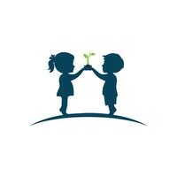 bambini e piante, logo per la cura delle piante dei bambini verdi vettore