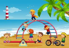 parco giochi sulla spiaggia con bambini felici vettore