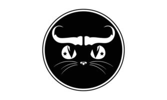 testa di gatto bianco nero con corna carine. simbolo, illustrazione del logo. collezione di animali domestici di grafica vettoriale