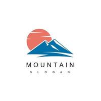 modello di progettazione del logo di montagna vettore