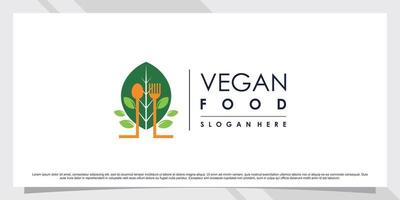 design del logo del ristorante per cibo vegetariano con elemento forchetta, cucchiaio e foglia vettore