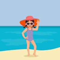 carina bambina in costume da bagno con grande cappello e occhiali da sole divertendosi sulla spiaggia agitando la mano in posa durante le vacanze estive vettore