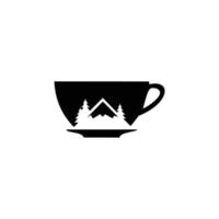 concetto di logo del caffè di montagna, montagna con logo della tazza di caffè. avventura all'aria aperta. vettore