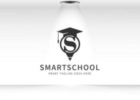 modello di progettazione del logo di istruzione. lettera s cerchio isolato con cappello e matita. elemento di design del logo vettoriale