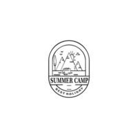 design dell'emblema del logo grafico del distintivo del campo estivo retrò. emblema dell'avventura, badge, elementi di design, modello di logo. illustrazione vettoriale