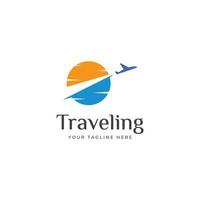 design del logo dell'agenzia di viaggi e vacanze estive con gli aeroplani. il logo può essere per aziende e agenti di biglietti aerei. vettore
