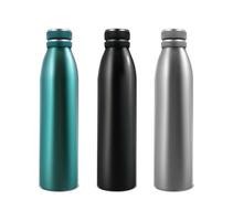 Set di icone vettoriali realistiche 3d. bottiglia sportiva. borraccia in plastica argento con spruzzi d'acqua. isolato su sfondo bianco.