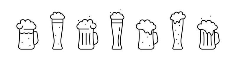 tazze e bicchieri con icona di contorno di birra. tazza nera con bevanda rinfrescante con bollicine e schiuma bianca. emblema del pub di birra notturna per il disegno vettoriale