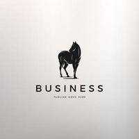 il logo del cavallo semplice e classico è in piedi vettore