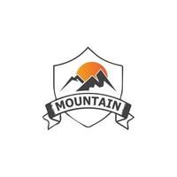 logo icona di montagna vettore