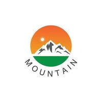 logo icona di montagna vettore