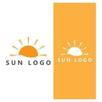 ispirazione per il design del logo tramonto sull'oceano. isolato su sfondo bianco vettore