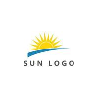 ispirazione per il design del logo tramonto sull'oceano. isolato su sfondo bianco vettore